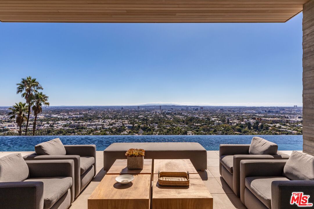 7661 Curson Ter