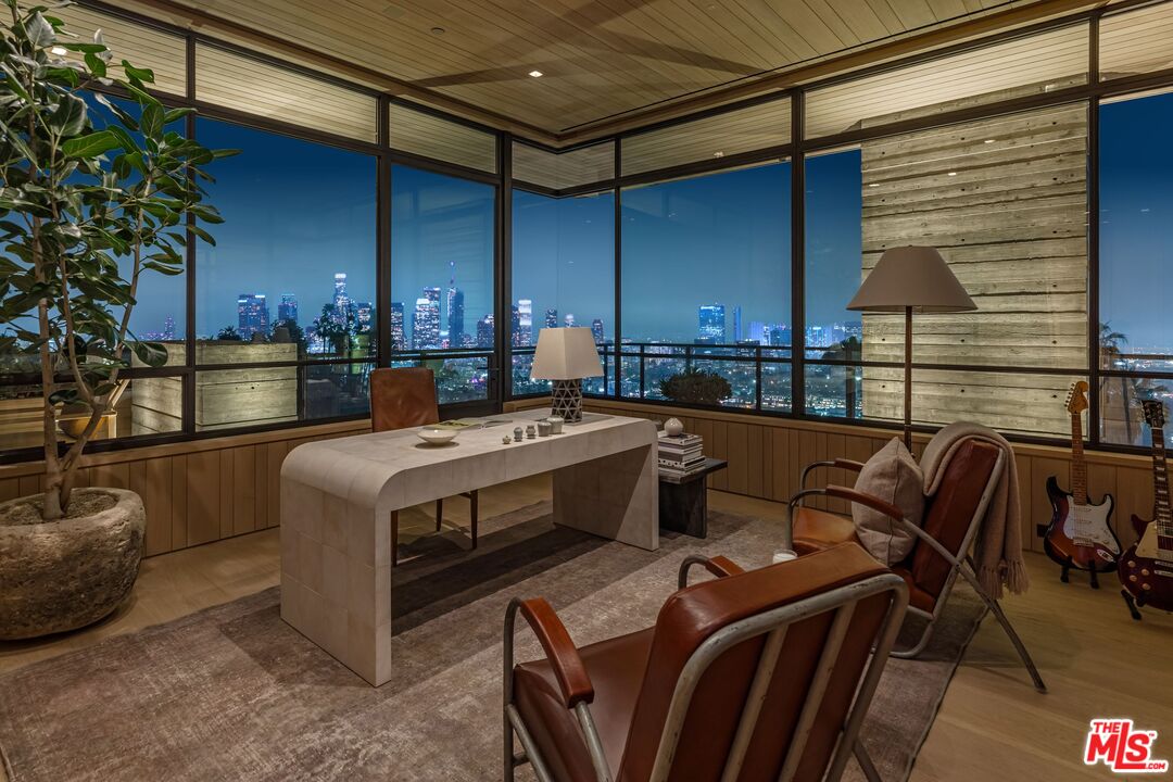 7661 Curson Ter