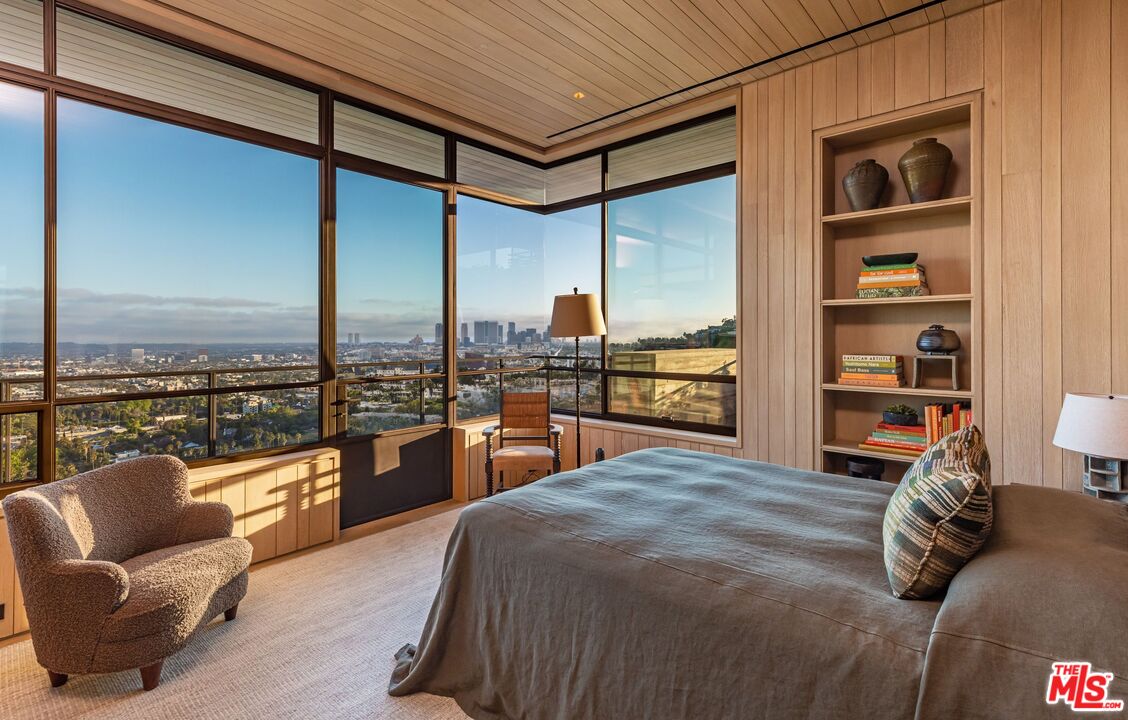 7661 Curson Ter