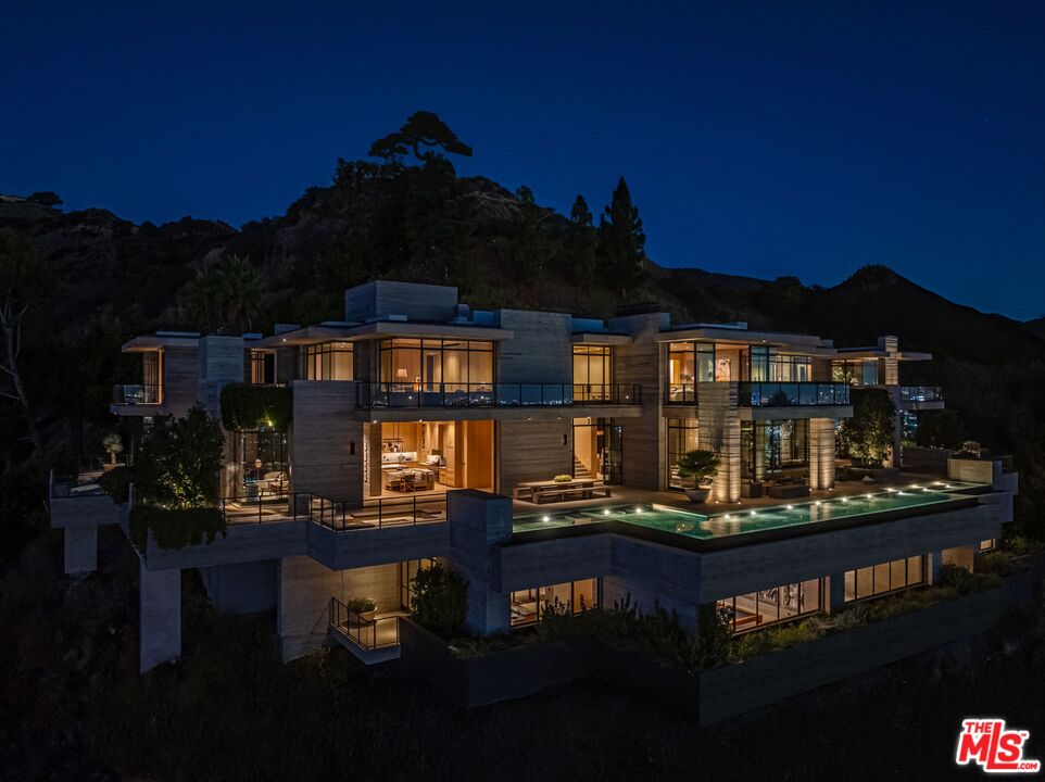 7661 Curson Ter