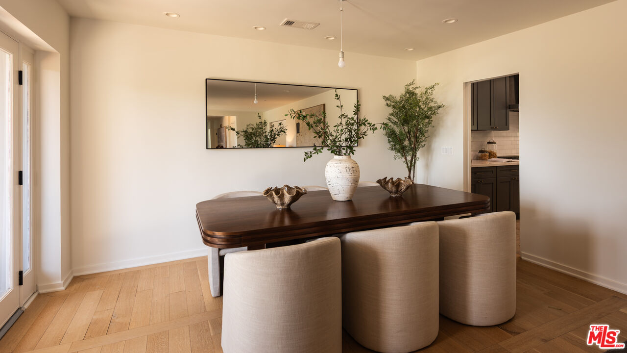 8657 Metz Pl