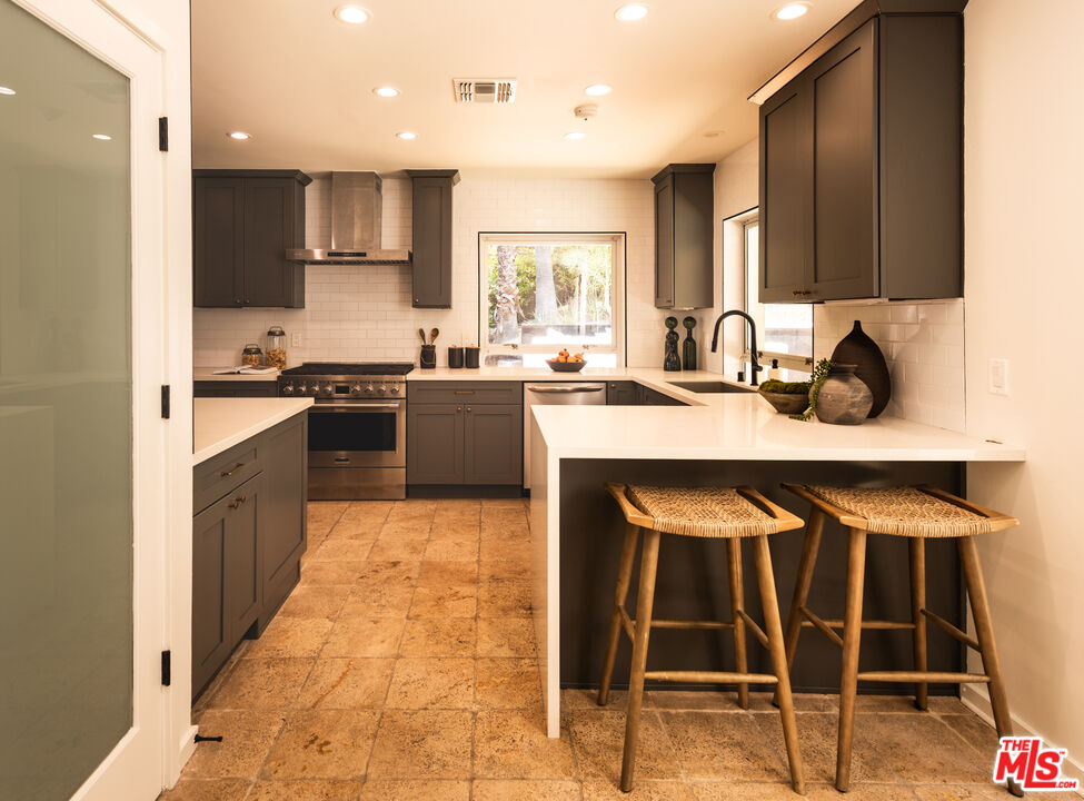 8657 Metz Pl