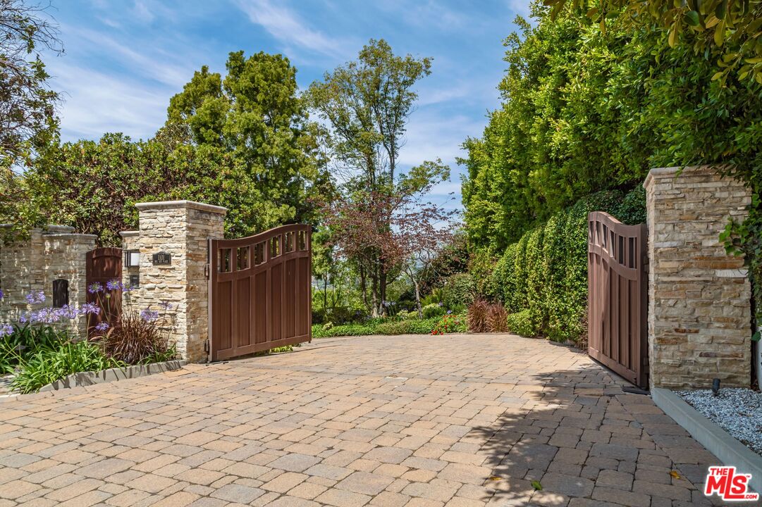 1101 Bel Air Pl