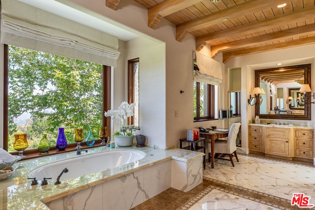 1101 Bel Air Pl