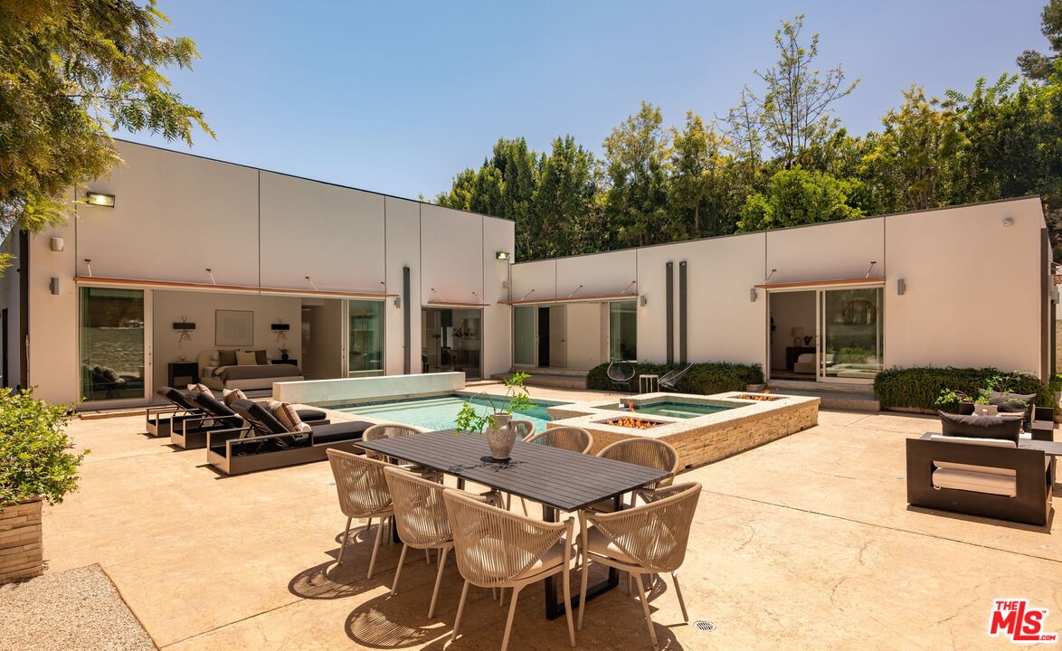 9229 Robin Dr