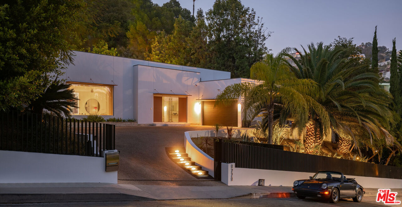 9229 Robin Dr