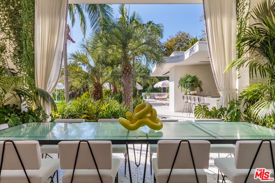660 Club View Dr