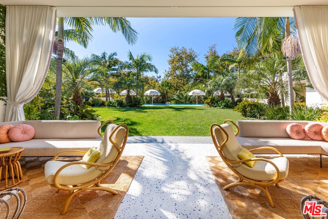 660 Club View Dr