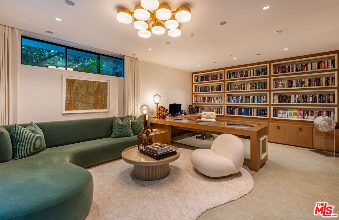 660 Club View Dr