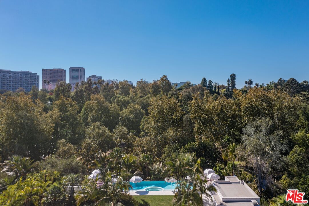 660 Club View Dr