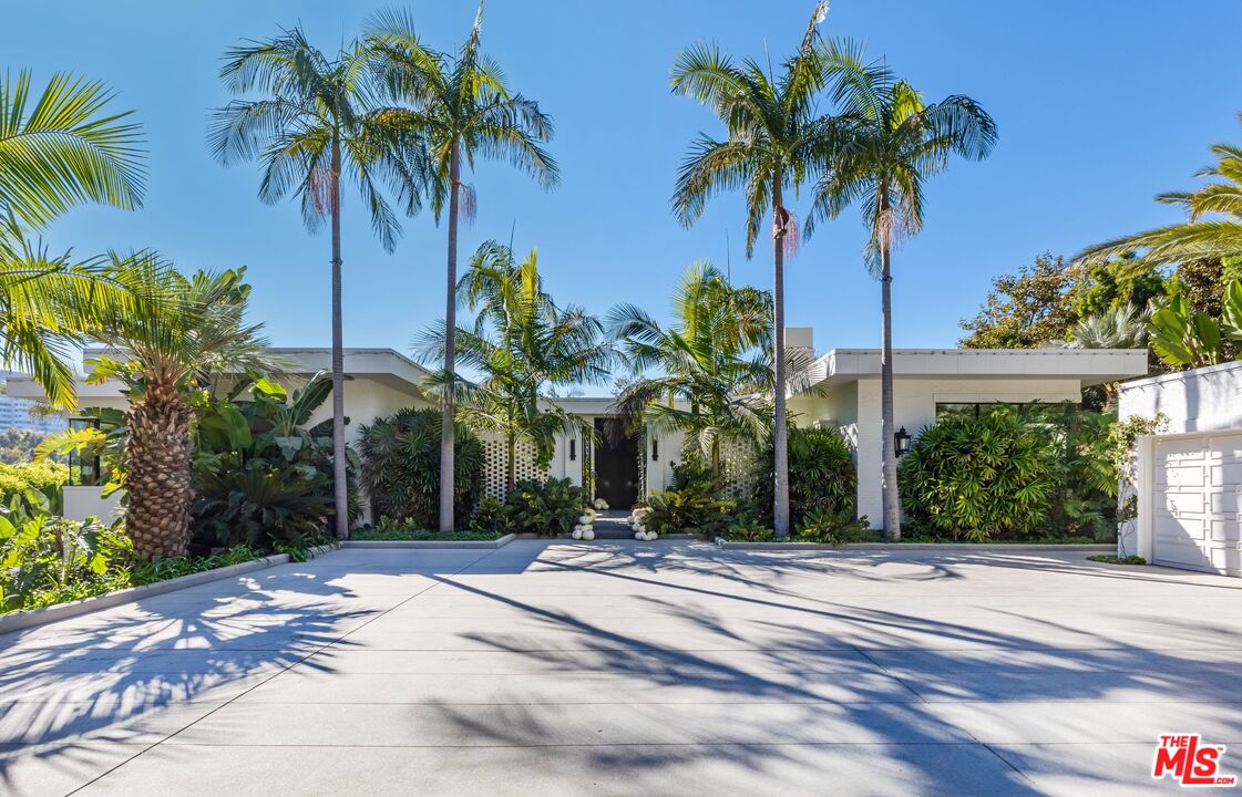 660 Club View Dr