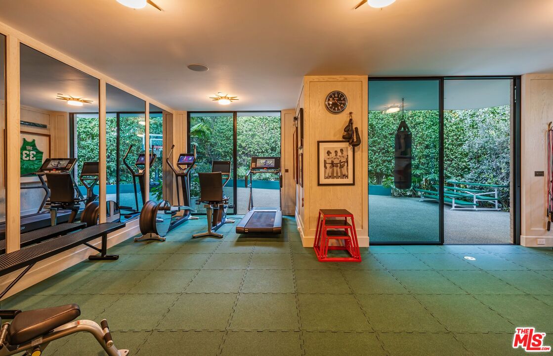 660 Club View Dr