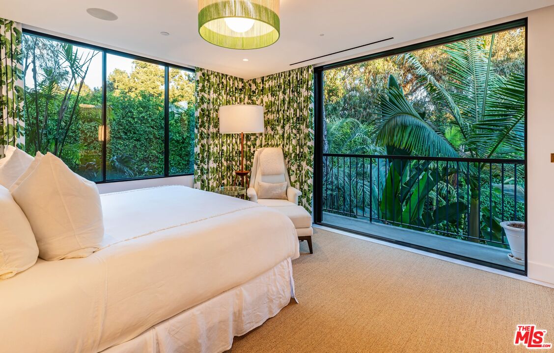 660 Club View Dr