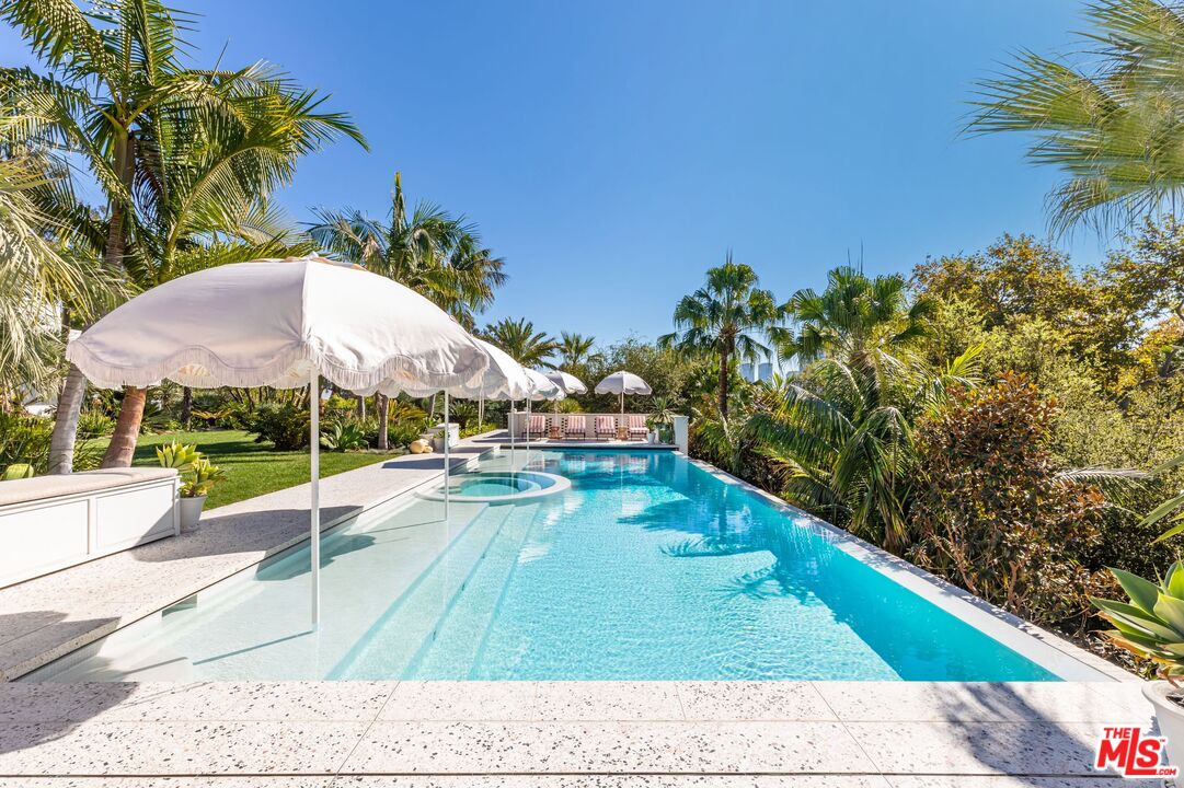 660 Club View Dr