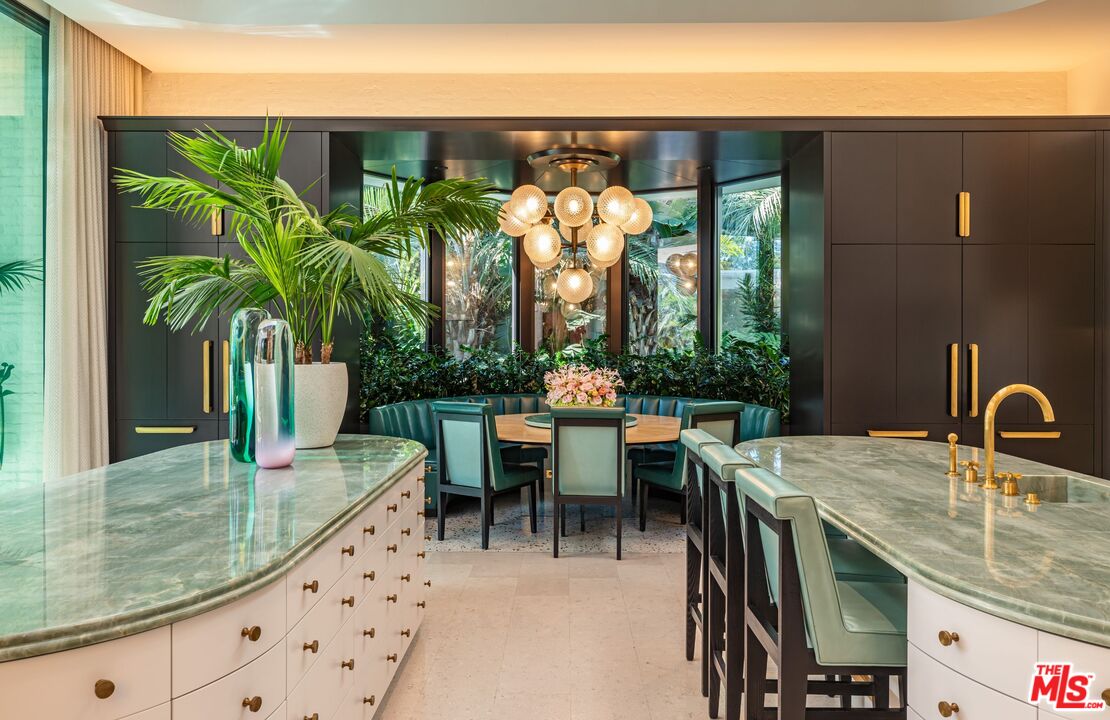 660 Club View Dr