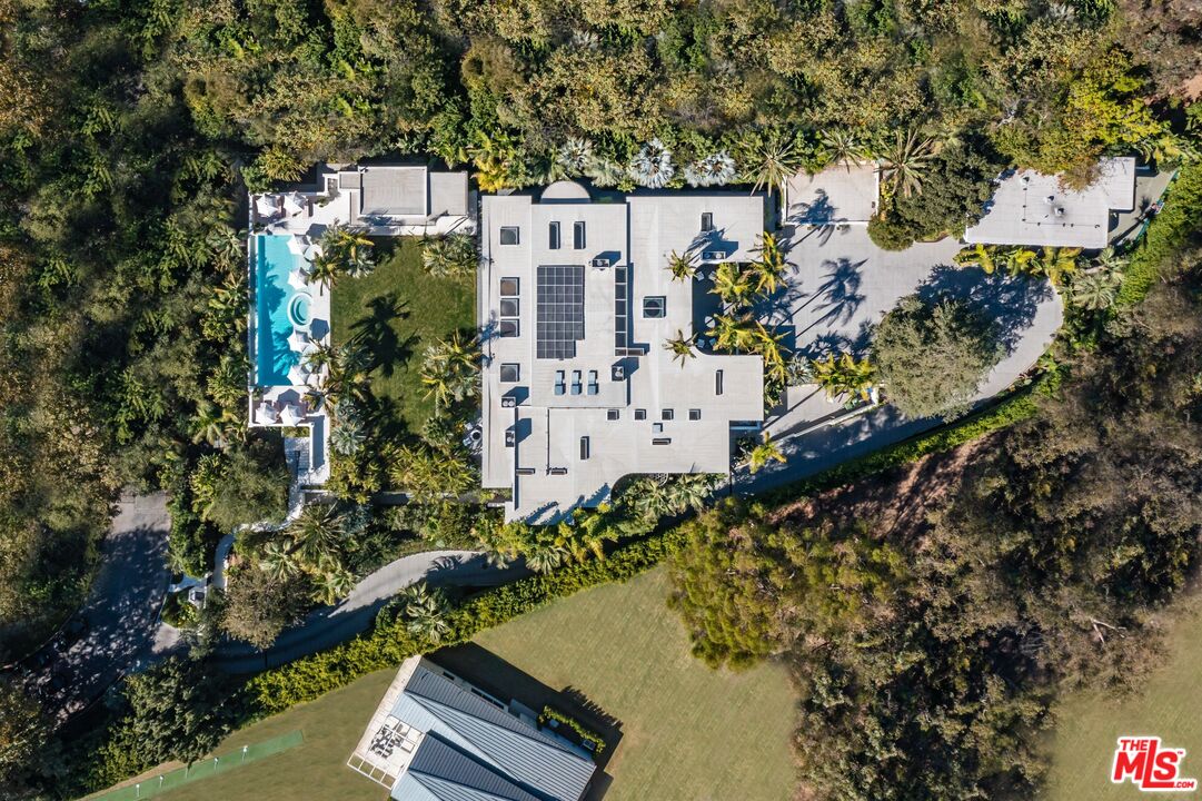 660 Club View Dr