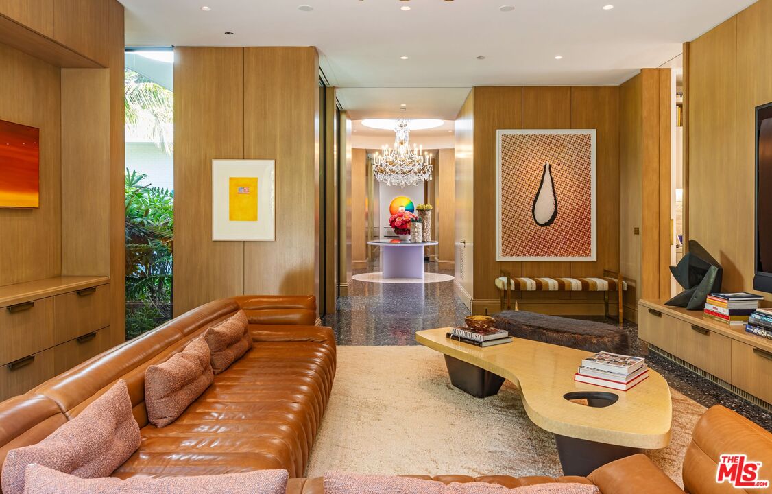 660 Club View Dr