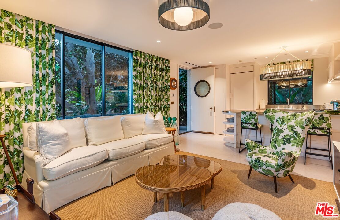 660 Club View Dr