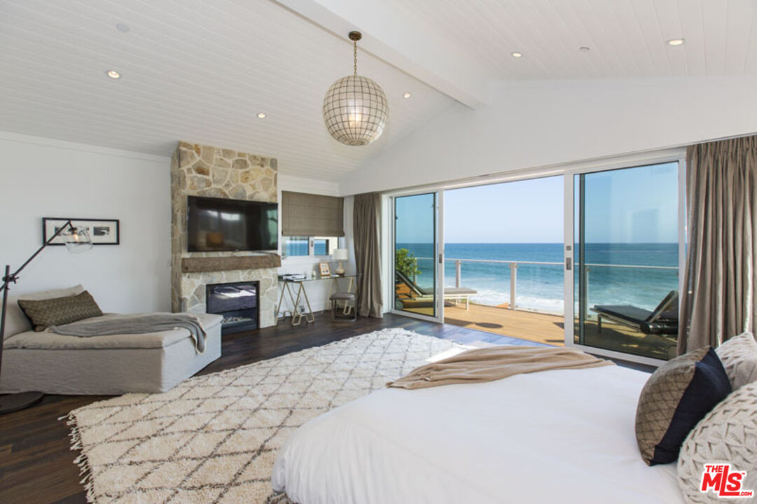 23812 Malibu Rd