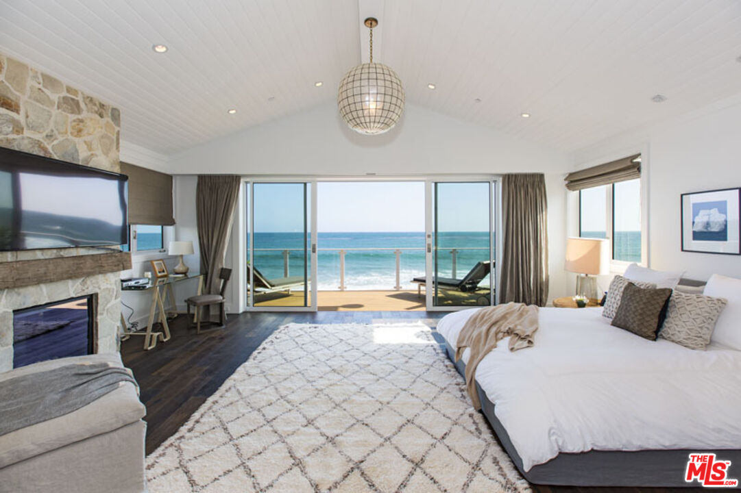23812 Malibu Rd