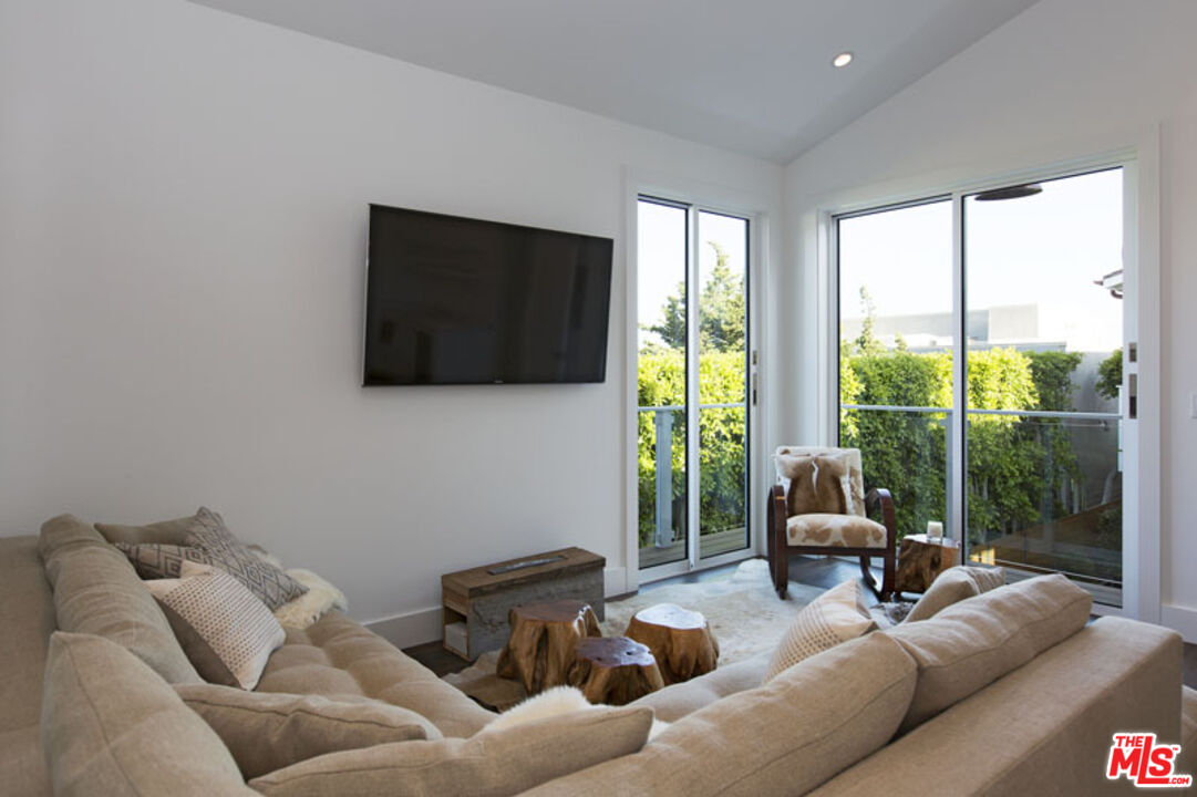 23812 Malibu Rd
