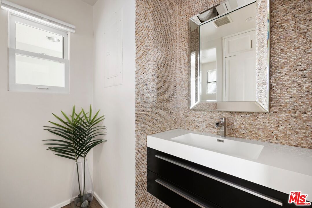 8374 Yucca Trl