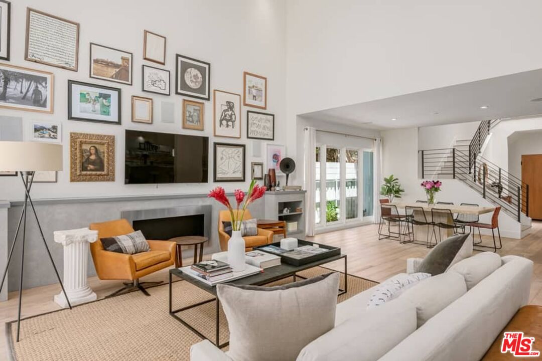 729 N Ogden Dr