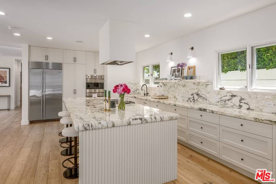 729 N Ogden Dr