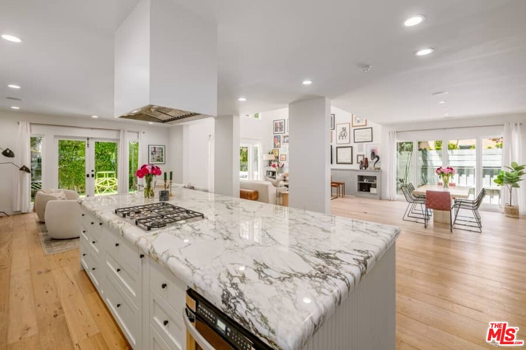 729 N Ogden Dr