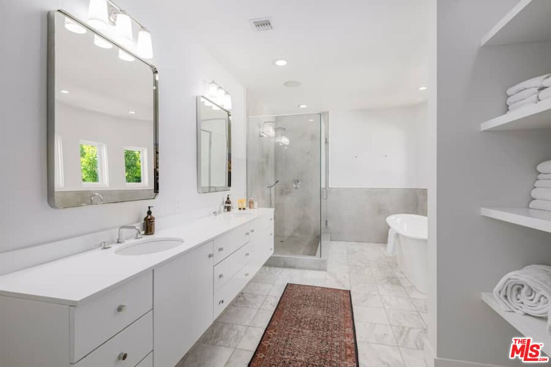 729 N Ogden Dr
