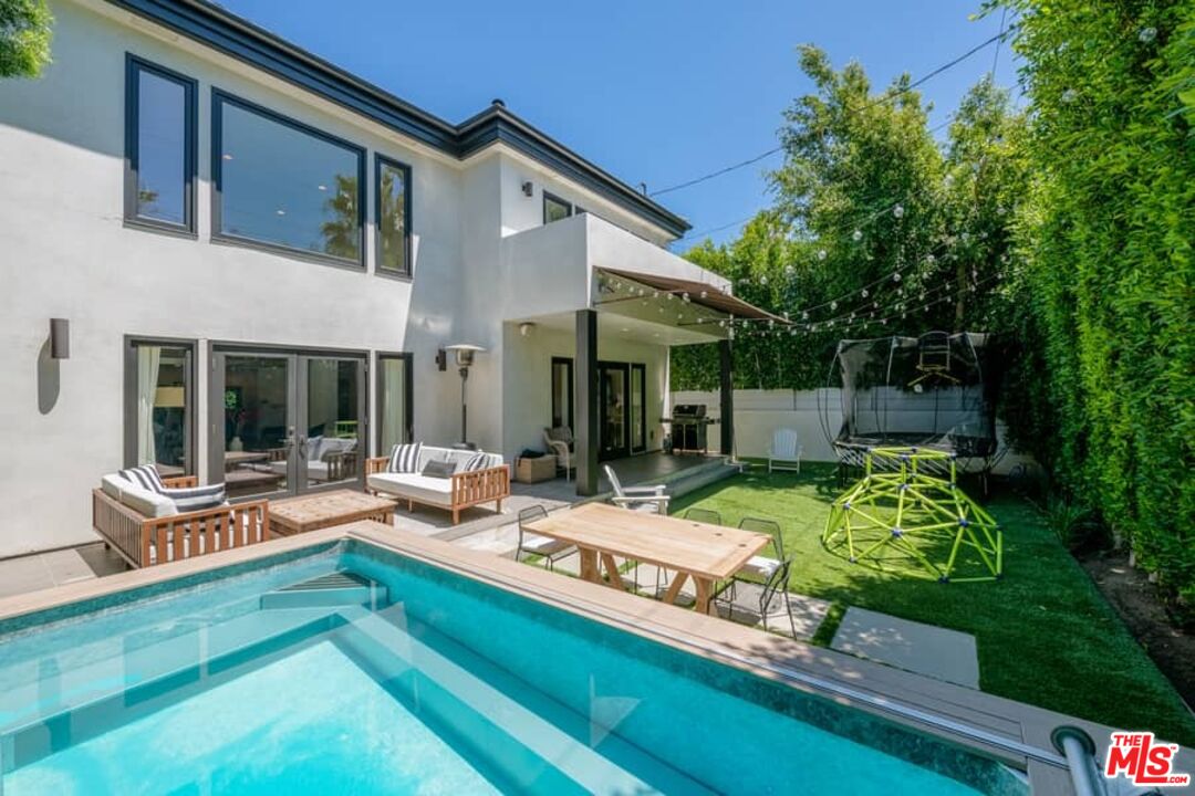 729 N Ogden Dr