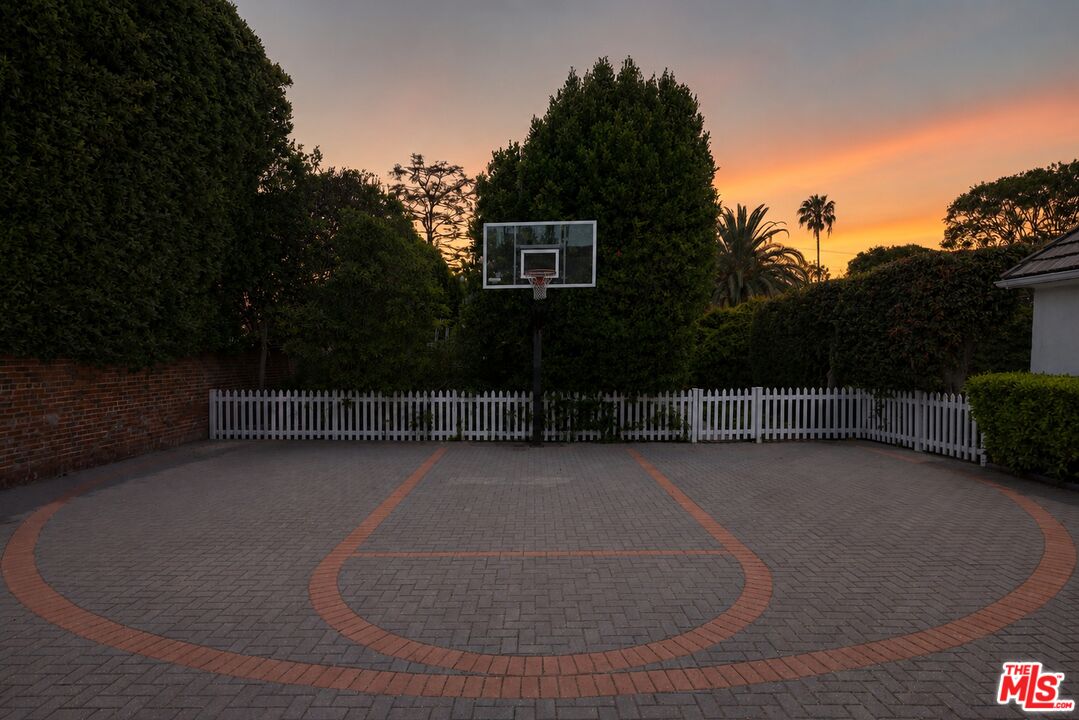 904 N Beverly Dr