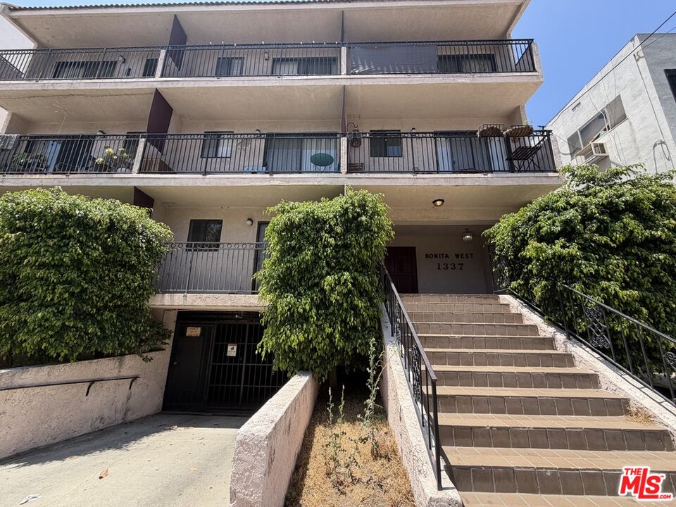 1337 N Sierra Bonita Ave Unit: 204