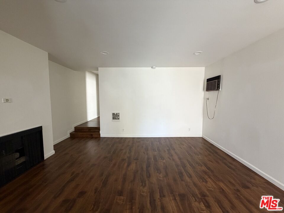 1337 N Sierra Bonita Ave Unit: 204