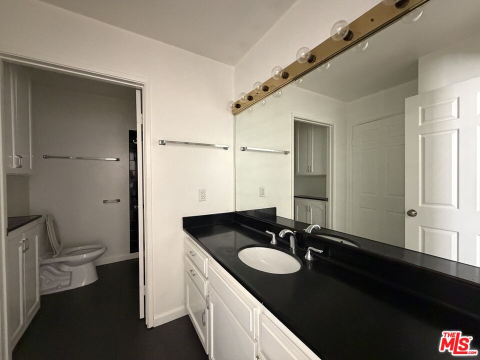1337 N Sierra Bonita Ave Unit: 204