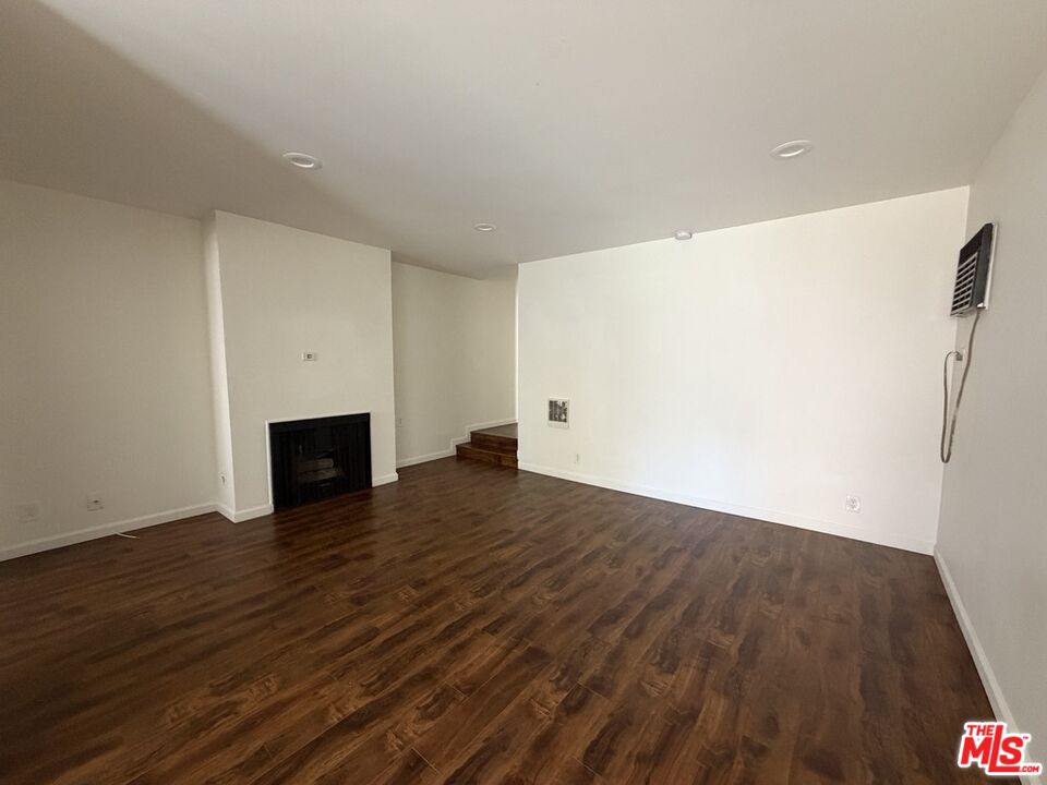 1337 N Sierra Bonita Ave Unit: 204