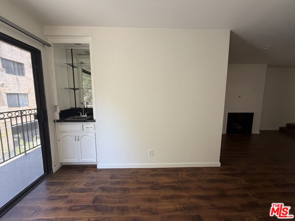 1337 N Sierra Bonita Ave Unit: 204