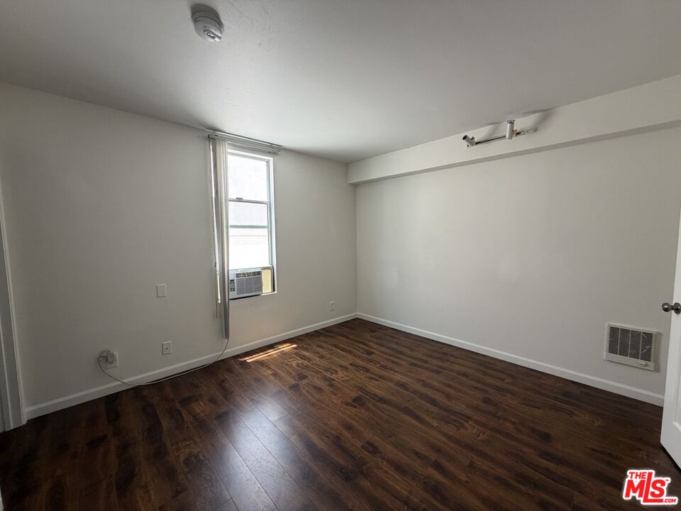 1337 N Sierra Bonita Ave Unit: 204