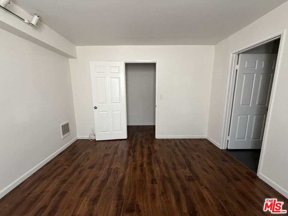 1337 N Sierra Bonita Ave Unit: 204