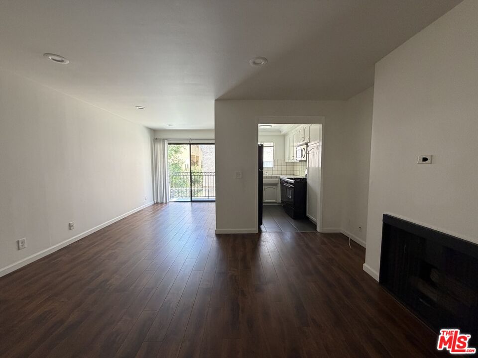 1337 N Sierra Bonita Ave Unit: 204