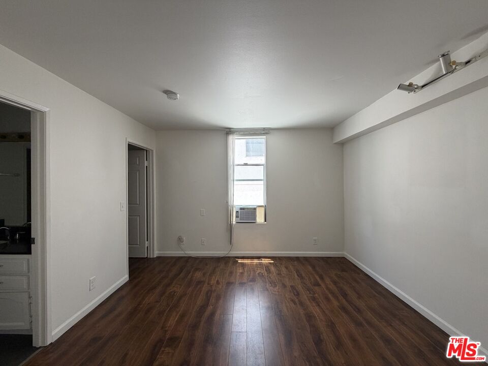 1337 N Sierra Bonita Ave Unit: 204