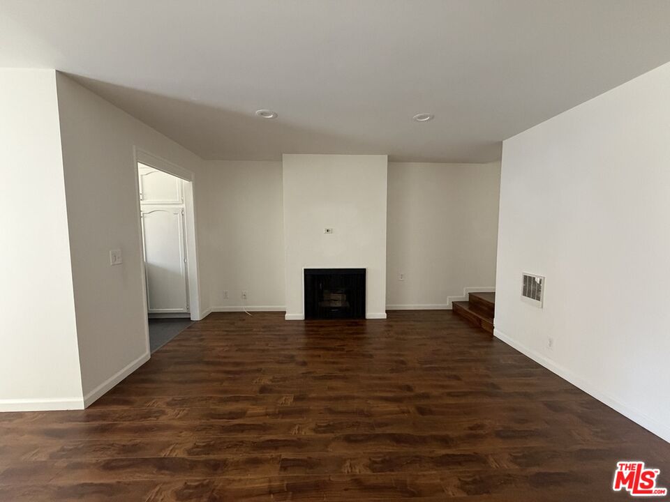 1337 N Sierra Bonita Ave Unit: 204