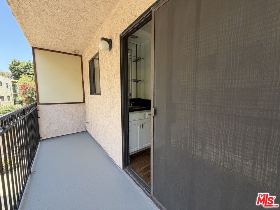 1337 N Sierra Bonita Ave Unit: 204