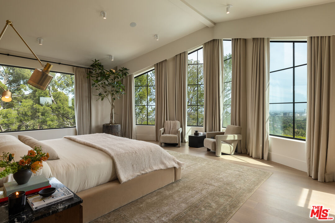 1122 La Altura Rd