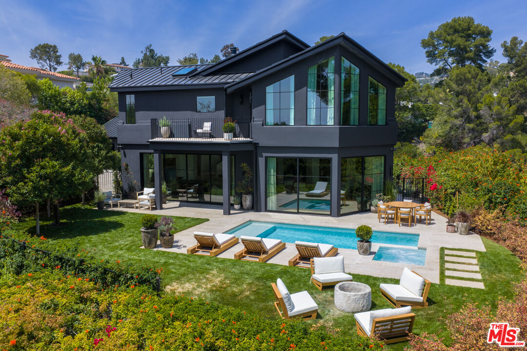 1122 La Altura Rd