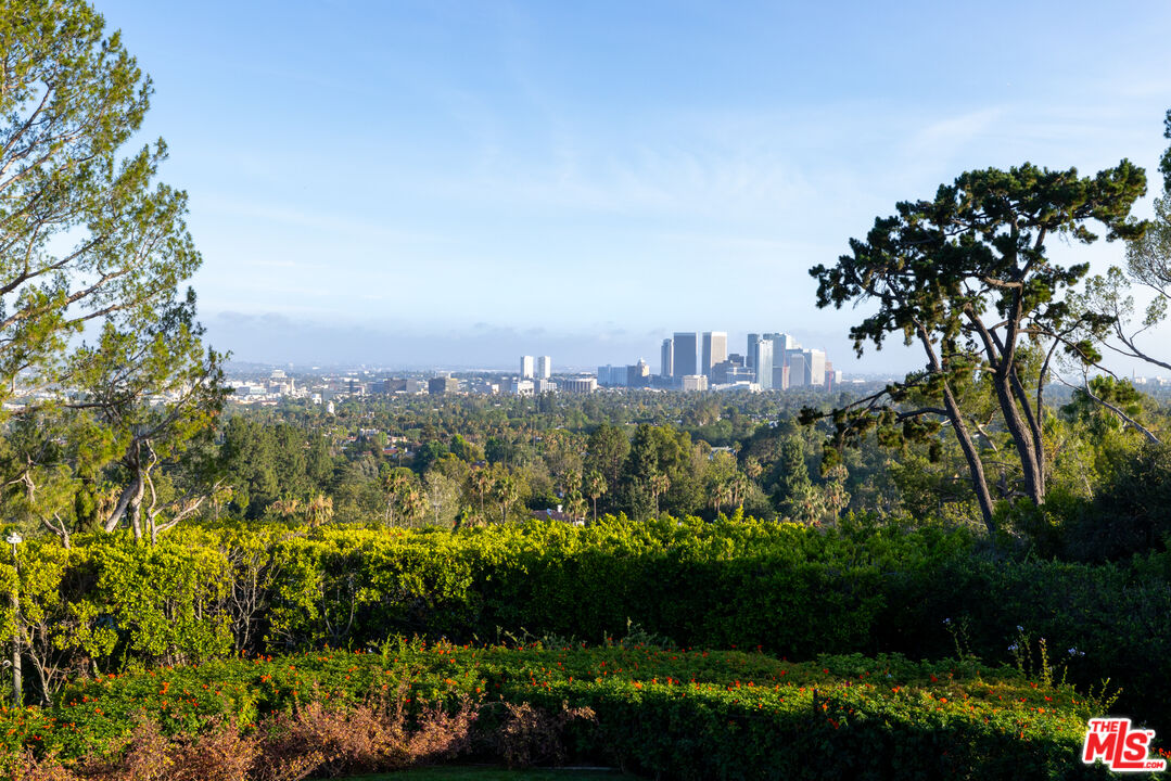1122 La Altura Rd