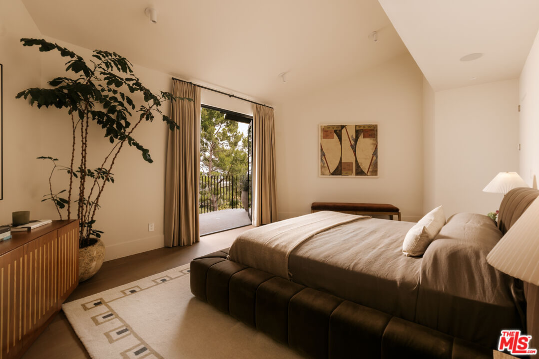 1122 La Altura Rd