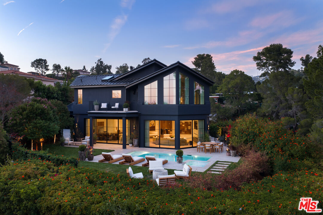 1122 La Altura Rd