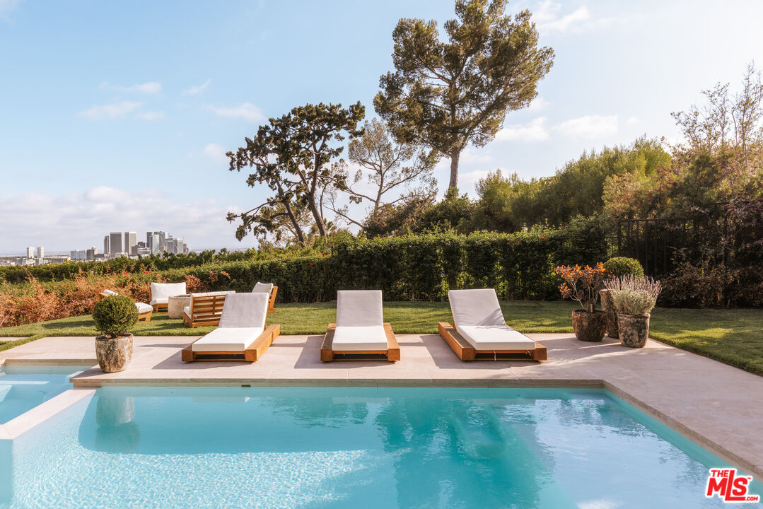 1122 La Altura Rd