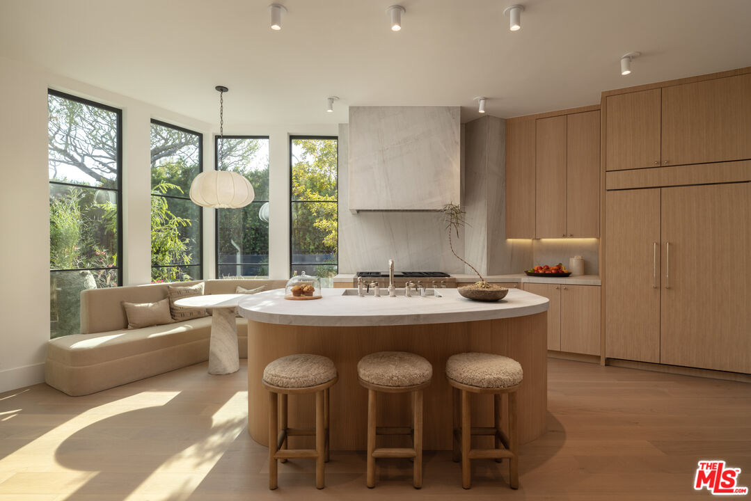 1122 La Altura Rd
